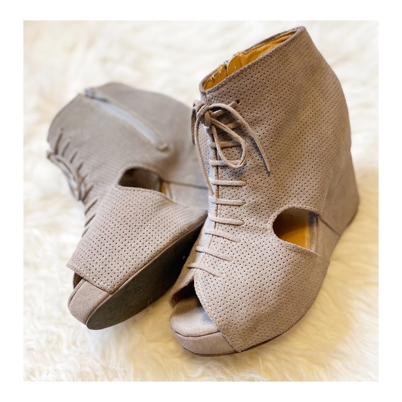 Jeffrey Campbell - Mary Roks Platform Sand… - Picture 2 of 7